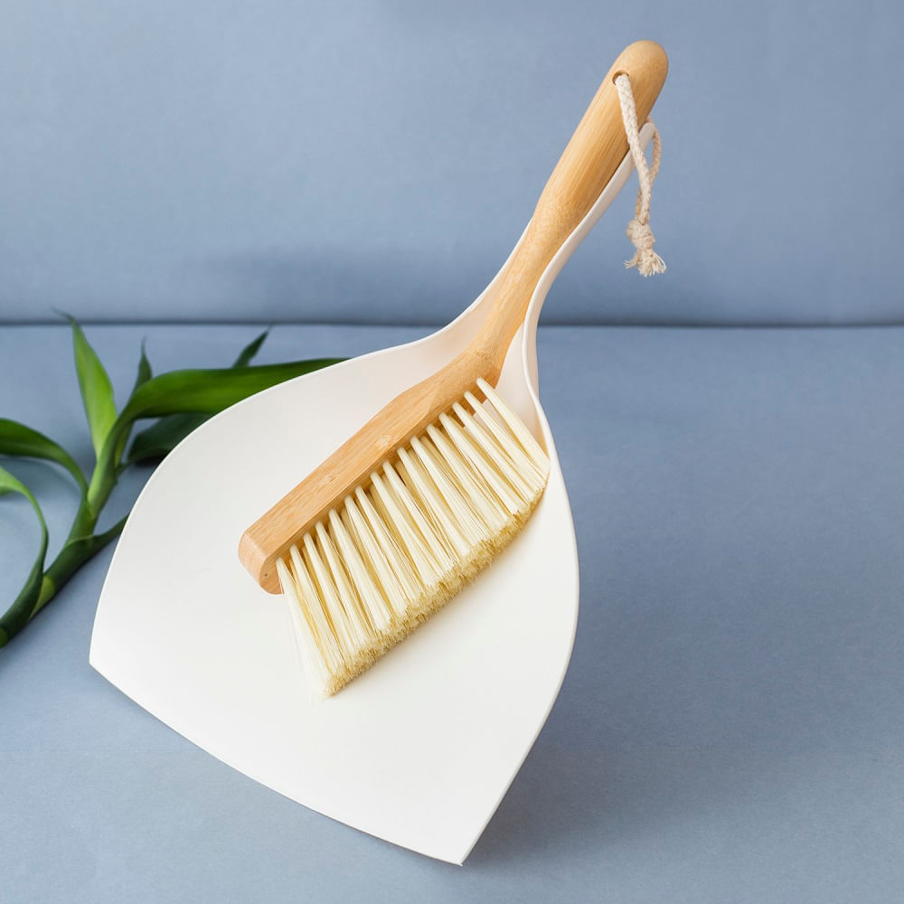 Encontraproduto.com.br - Kit Escova Bambu e Pá P/Limpeza Oikos