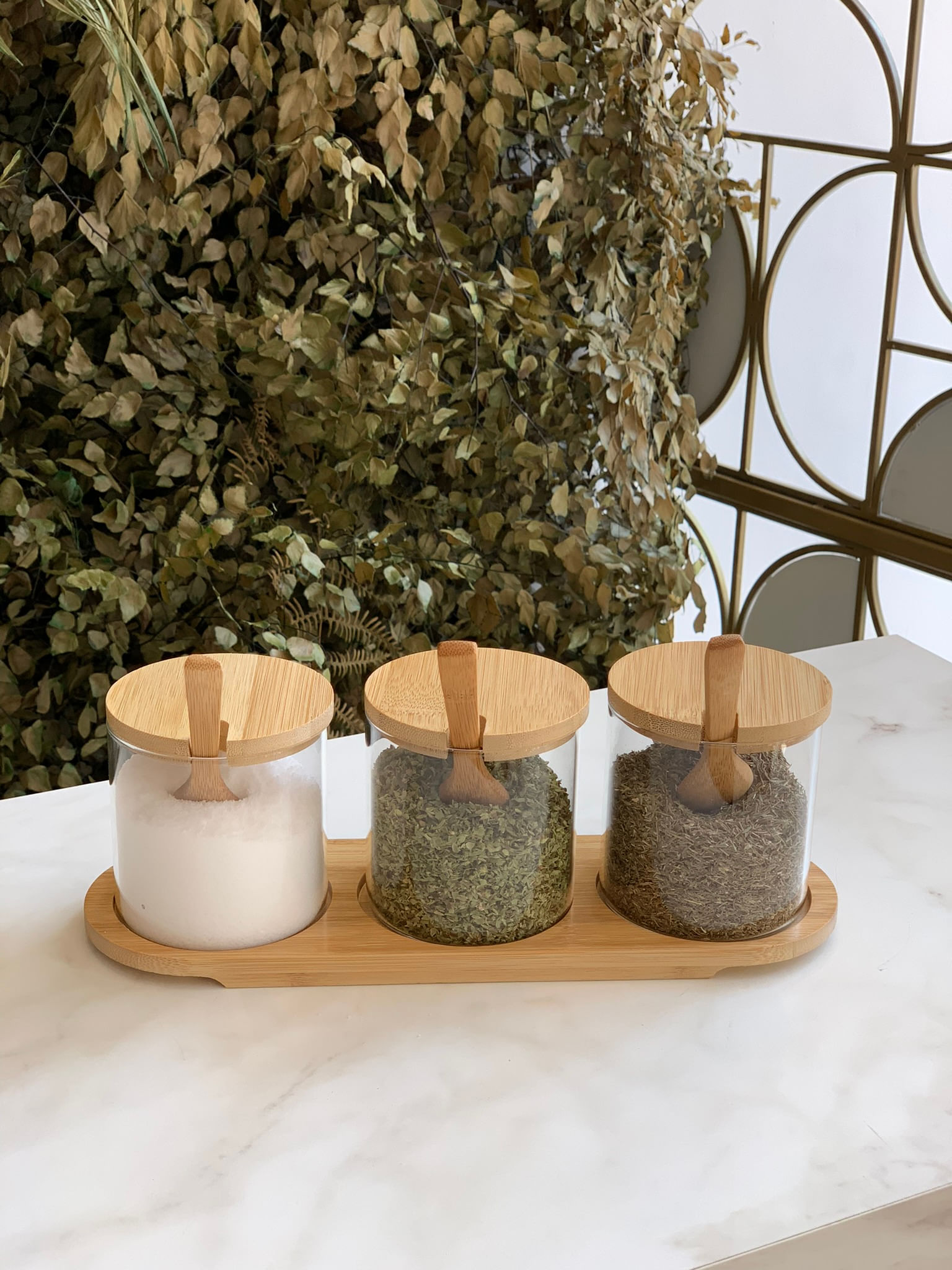 Encontraproduto.com.br - Jogo de 3 Potes Borossilicato com Colher Tampa e Suporte em Bambu
