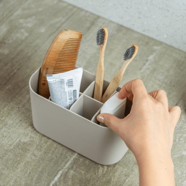 Encontraproduto.com.br - Organizador de Maquiagem com Divisórias Bold Bege 16,8cm
