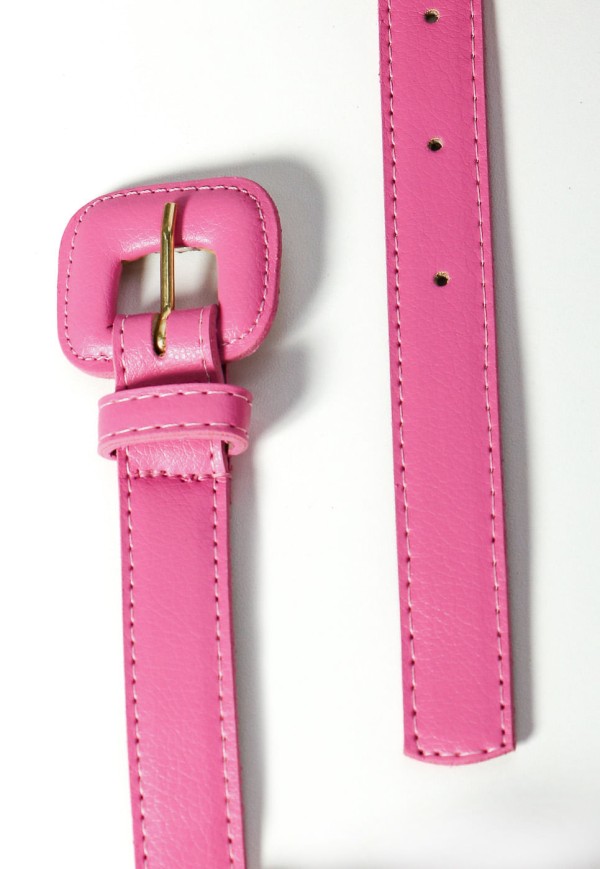 CINTO FINO FIVELA QUADRADA ROSA CHICLETE