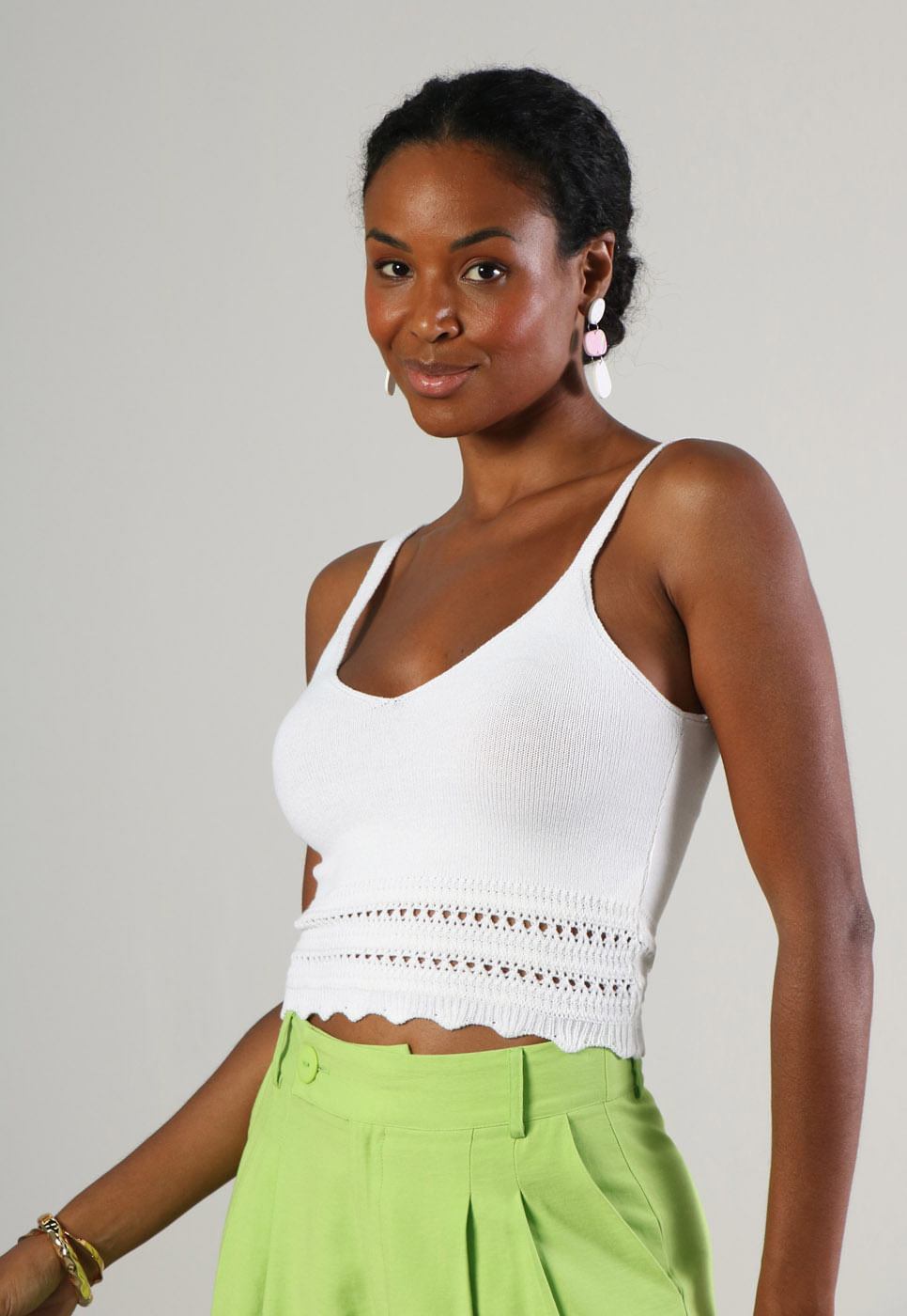 Encontraproduto.com.br - Regata Cropped em Tricot com Vazados Off White