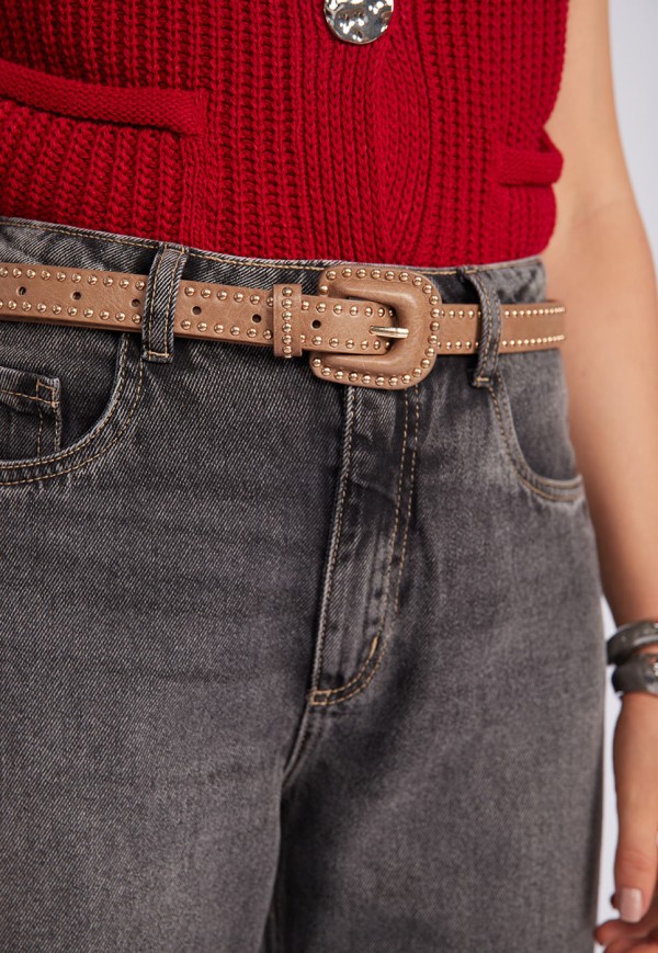 Encontraproduto.com.br - Cinto Fivela Detalhado com Tachinhas Bege