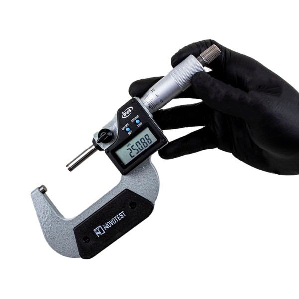 Encontraproduto.com.br - Micrômetro Externo Digital IP65 Capacidade 25 a 50mm Resolução 0,001mm Exatidão +/-0.002mm NOVOTEST.BR DM-231102