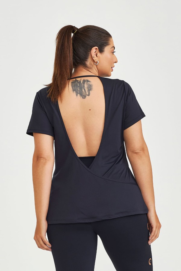 Encontraproduto.com.br - Blusa com Abertura nas Costas Transpasse Curvas Preto