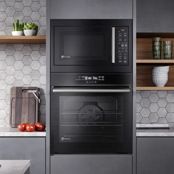 Encontraproduto.com.br - Micro-ondas de Embutir Electrolux 34L Preto Experience com Descongelamento Assistido (ME3BP)