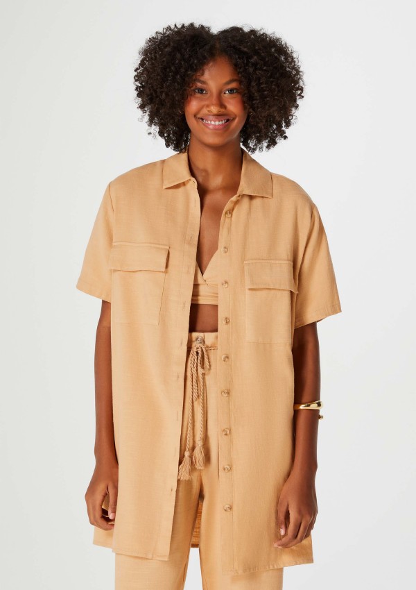 Camisa Feminina Manga Curta Alongada - Bege