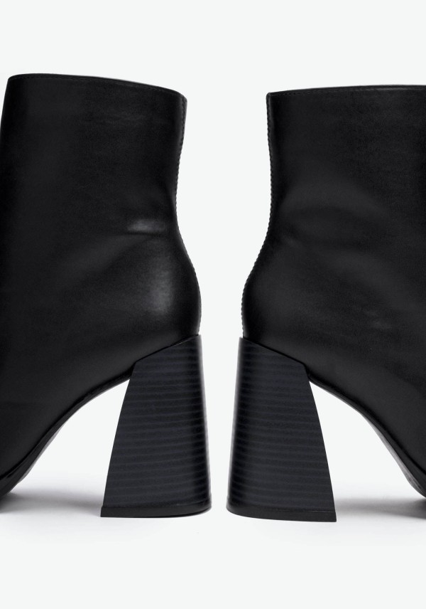 Encontraproduto.com.br - Bota Cano Curto com Salto Grosso