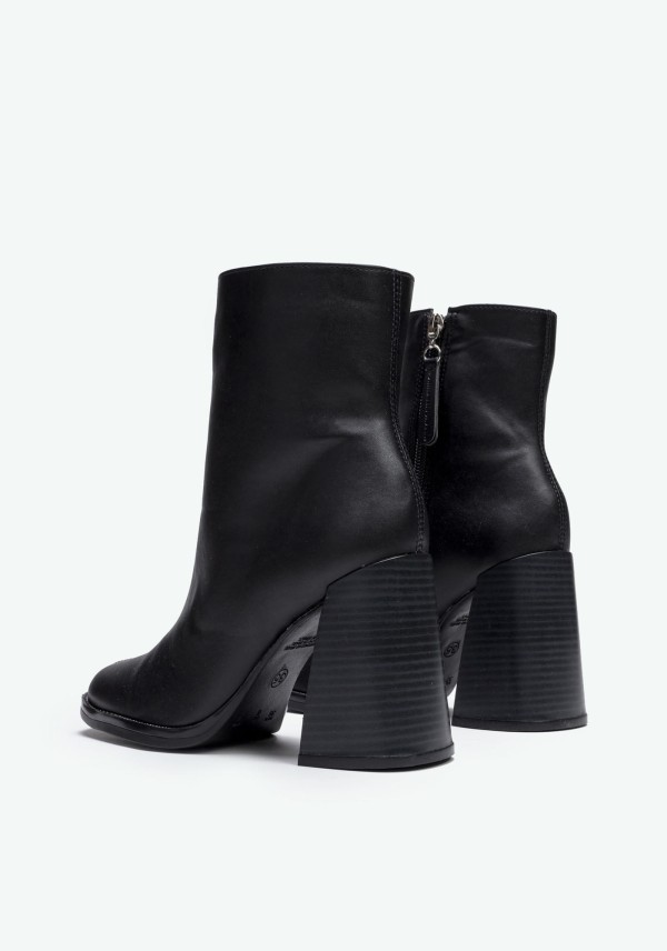 Encontraproduto.com.br - Bota Cano Curto com Salto Grosso