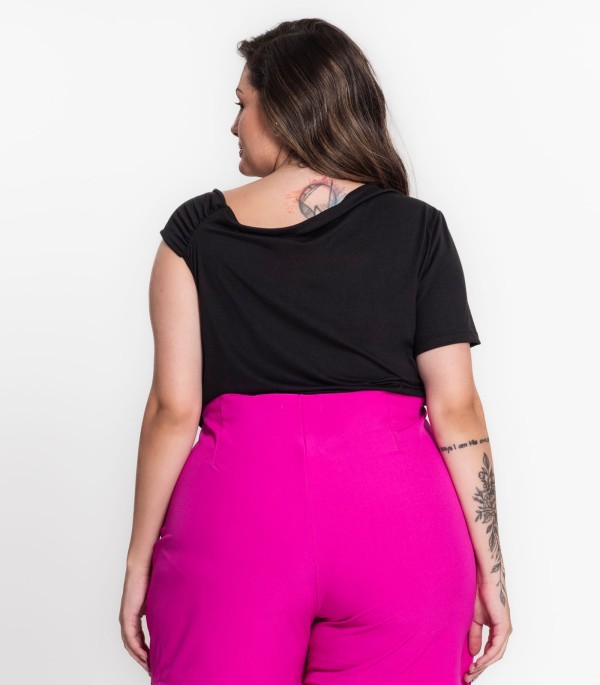 Encontraproduto.com.br - Blusa Feminina Plus Size Em Malha Soft Secret Glam Preto