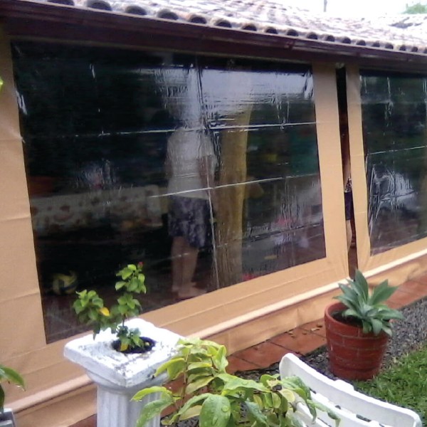 Encontraproduto.com.br - Toldo Cortina Ocre c/ visor - 1,70m x 2,40m - kit completo