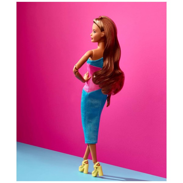 Encontraproduto.com.br - Boneca Barbie Inspirada na Coleção Clássicas com Vestido Midi e Cabelo Longo, Rosa