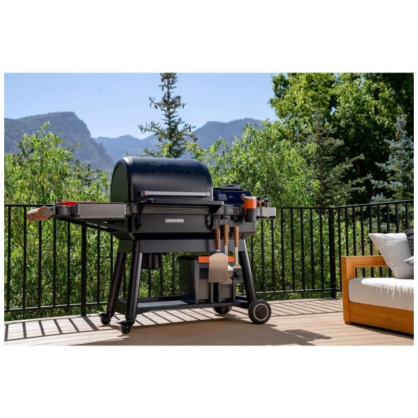 Encontraproduto.com.br - Churrasqueira á Pellet de Madeira com Controle por App, WI-FI e Superfície de Cozimento Total 3974 cm2, Traeger, Preta