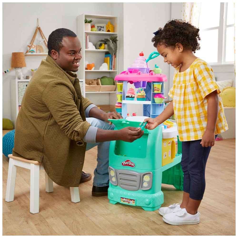 Encontraproduto.com.br - Play-Doh Kitchen Creations Caminhão de Comida Doces e Guloseimas - Brinquedo para Crianças com 12 Potes de Massa de Modelar, 3 anos