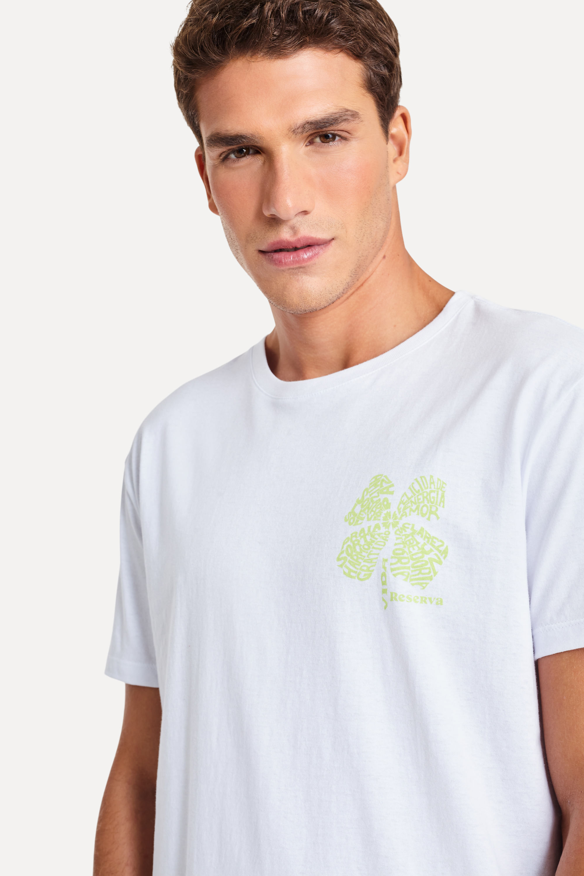 Camiseta Slim Estampada Trevo Boas Novas