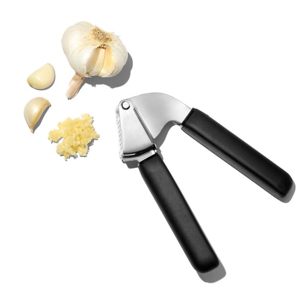 Encontraproduto.com.br - Espremedor de Alho em Aço Inox Good Grips 23cm OXO Preto