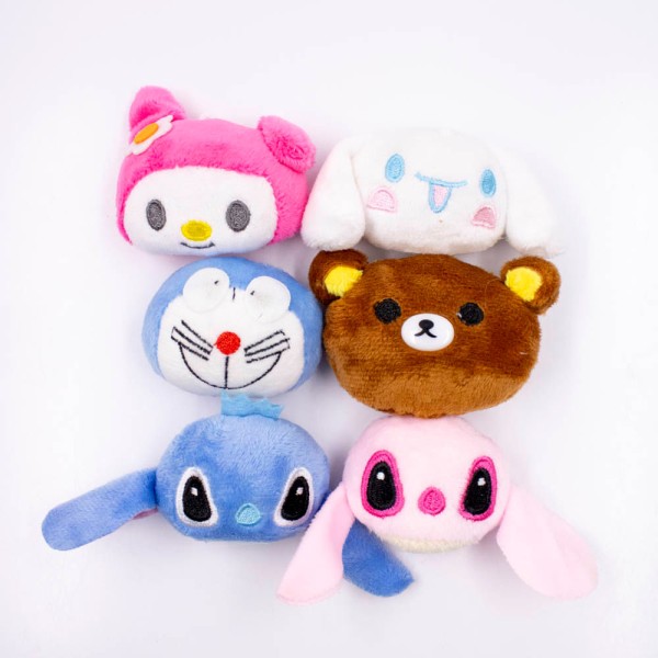 Encontraproduto.com.br - PINGENTES DE PELUCIA PERSONAGENS HELLO KITTY E STITCH EM POLIESTER COM 12 PEÇAS