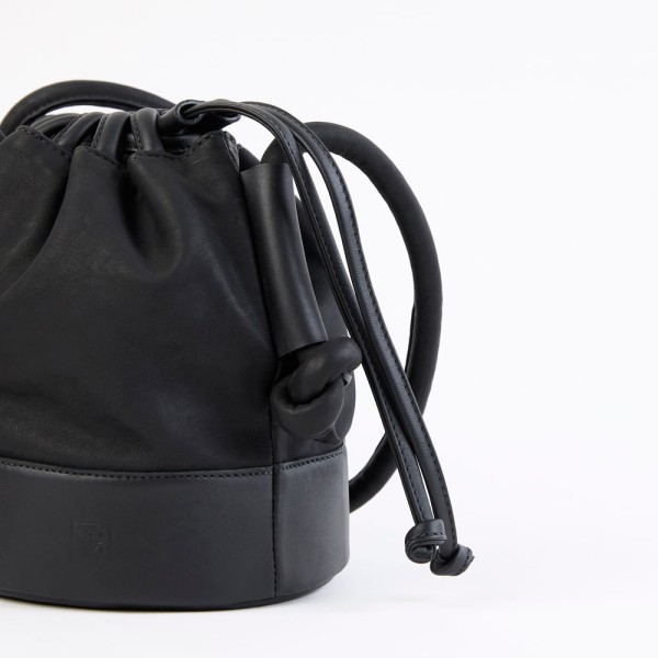 Encontraproduto.com.br - Bolsa Silvia de Couro Preto
