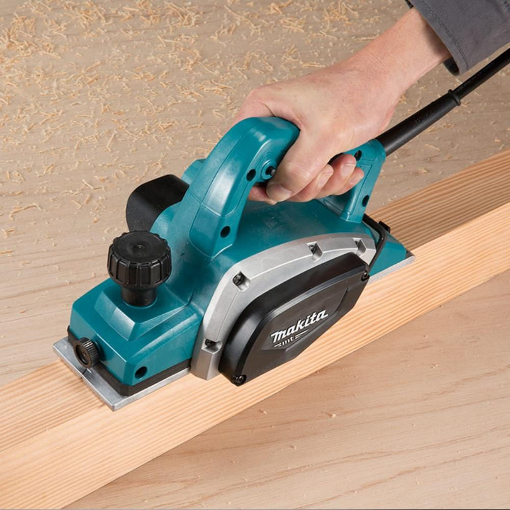 Encontraproduto.com.br - Plaina Elétrica Profissional 58 MM 127V 580W Makita