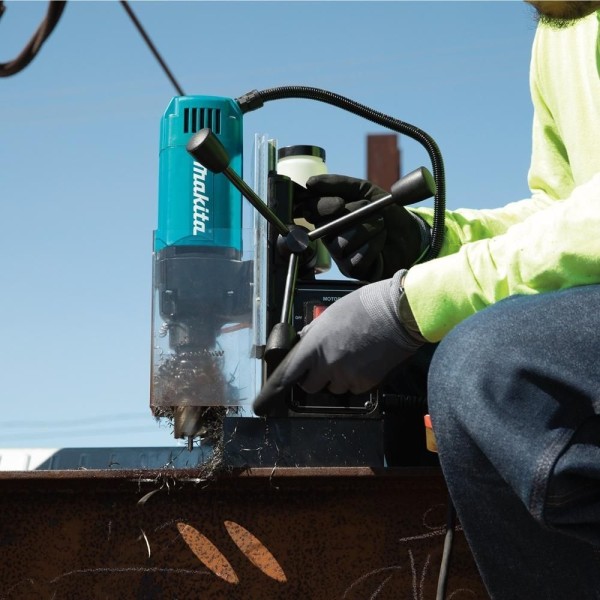 Encontraproduto.com.br - Furadeira Com Base Eletromagnética 1050W Com Chave Cinto Copo Fluído Maleta HB350 220V Makita