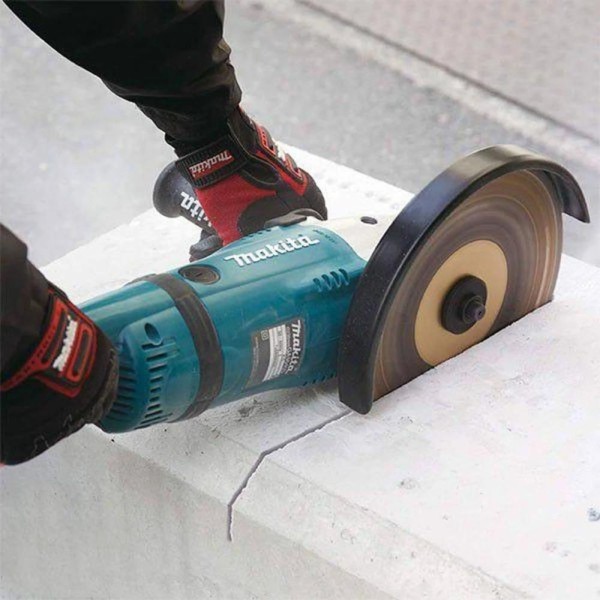 Encontraproduto.com.br - Esmerilhadeira Angular 180Mm 2400W Ideal para Cortes em Metal Com Punho GA7030SY 220V Makita