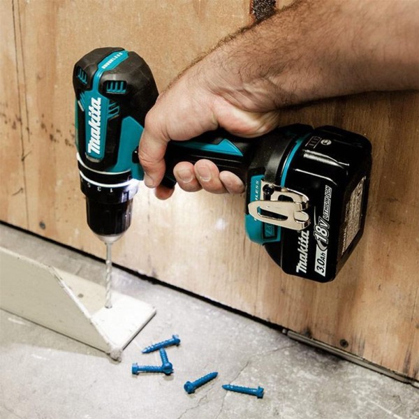 Encontraproduto.com.br - Parafusadeira Furadeira Impacto Sem Fio 18v Torque 50n.m Com Resistência água Dhp485z Makita