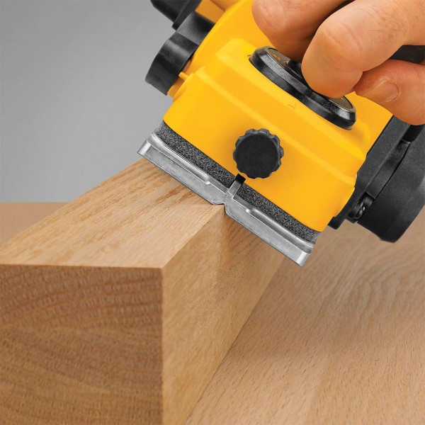 Encontraproduto.com.br - Plaina Manual Elétrica 550 Watts D26676-B2 220V DeWalt