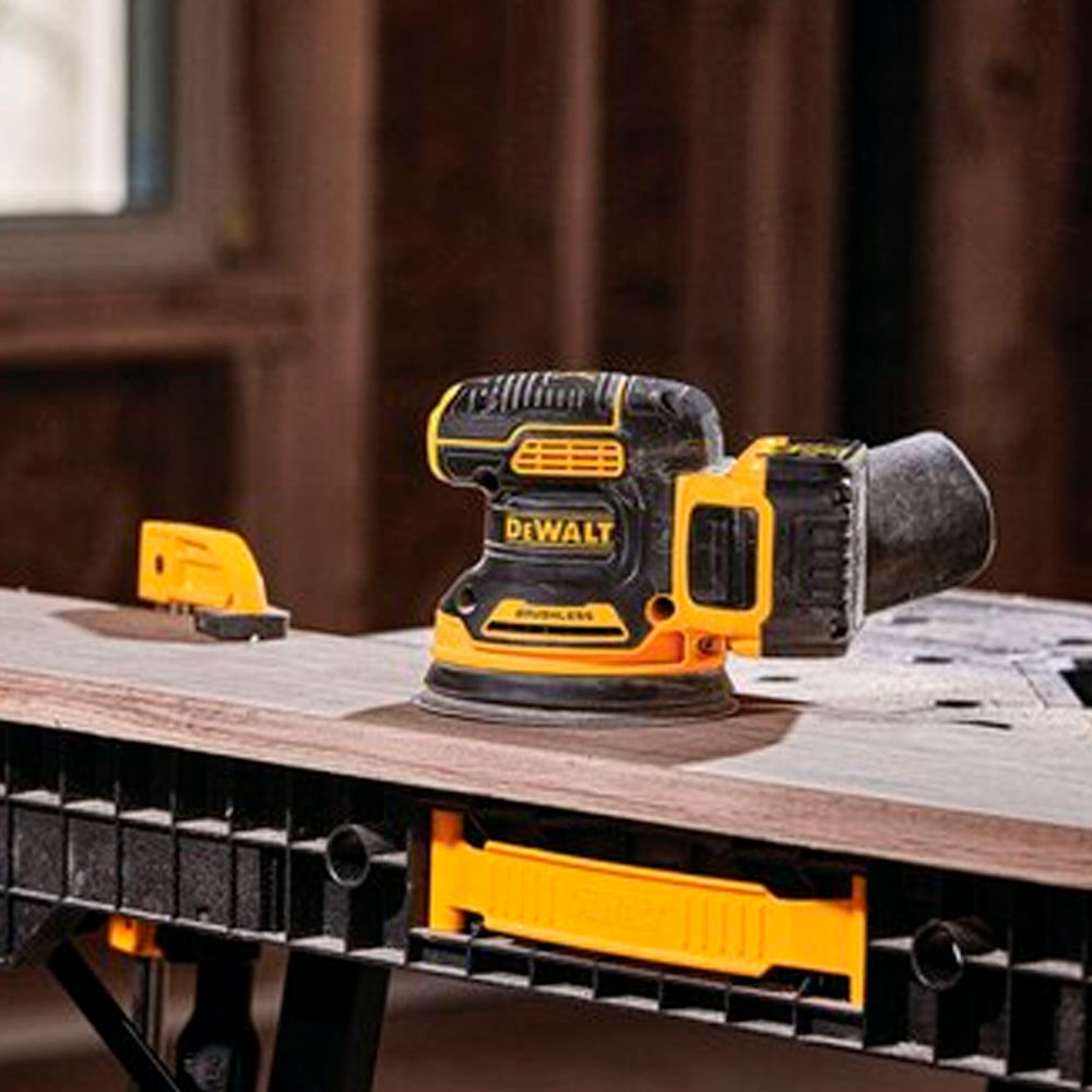 Encontraproduto.com.br - Lixadeira Roto Orbital 5” Dewalt 20V Max DCW210B (sem Bateria e sem Carregador)