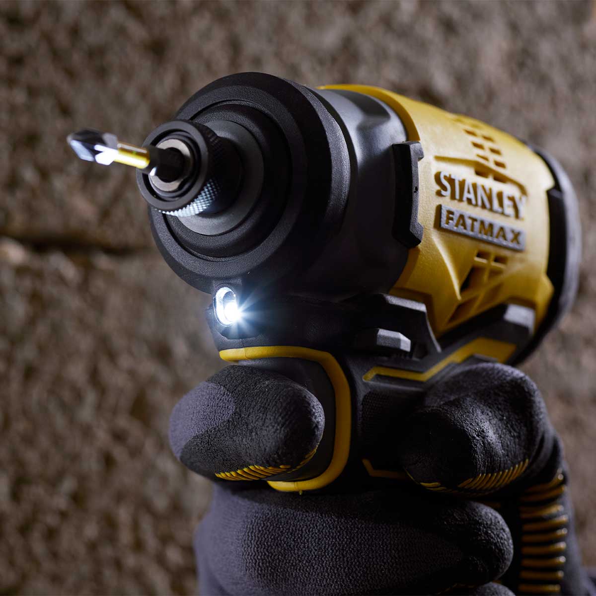 Encontraproduto.com.br - Parafusadeira de Impacto Stanley, SBI810D2K, Brushless 1/4 (6,35mm) 20V, Max Íon de Lítio Com Maleta