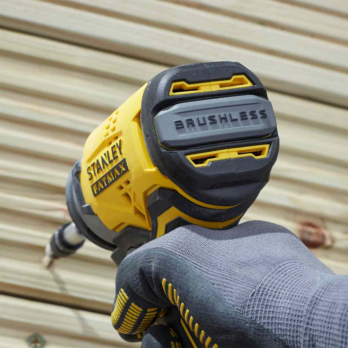 Encontraproduto.com.br - Parafusadeira de Impacto Stanley, SBI810D2K, Brushless 1/4 (6,35mm) 20V, Max Íon de Lítio Com Maleta