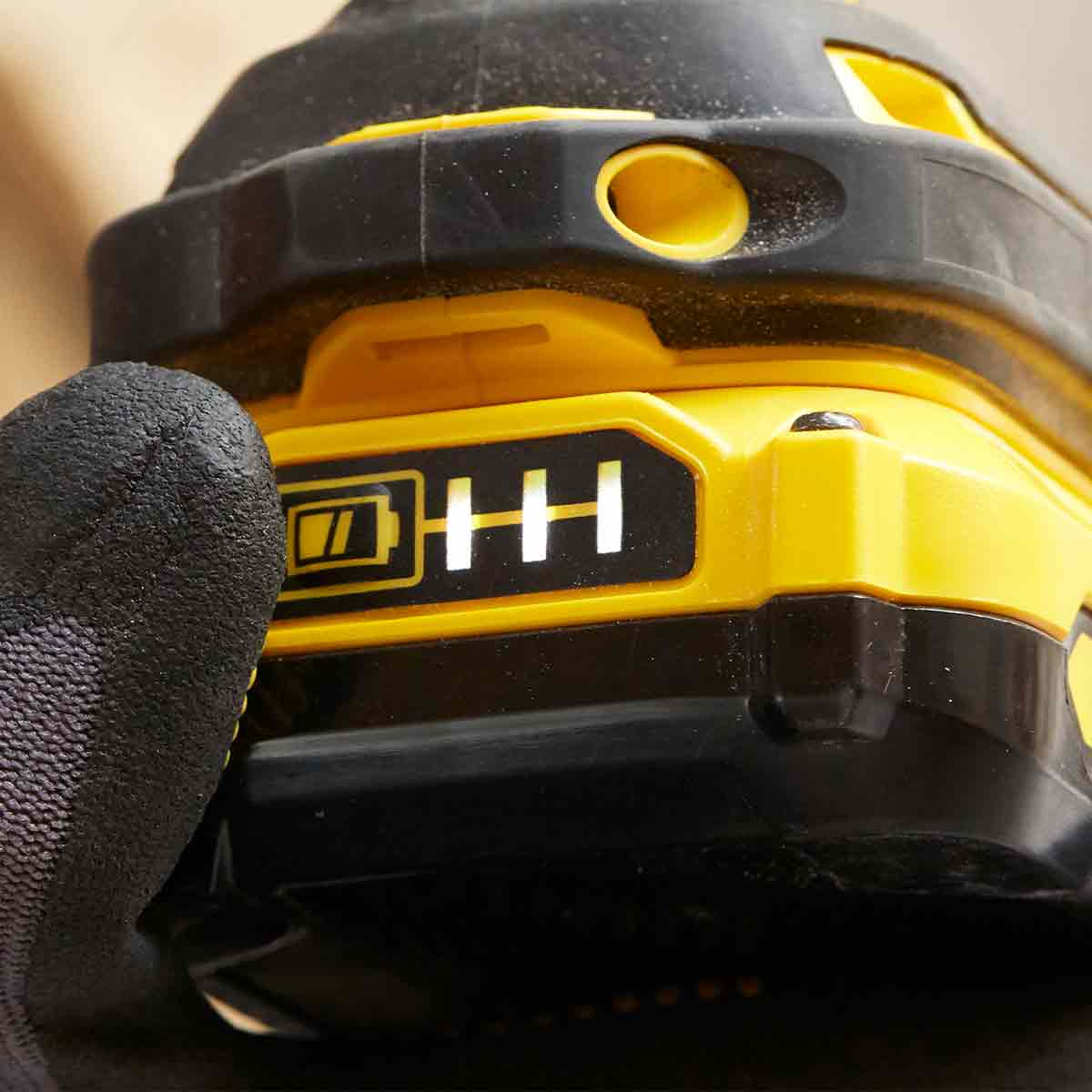 Encontraproduto.com.br - Parafusadeira de Impacto Stanley, SBI810D2K, Brushless 1/4 (6,35mm) 20V, Max Íon de Lítio Com Maleta