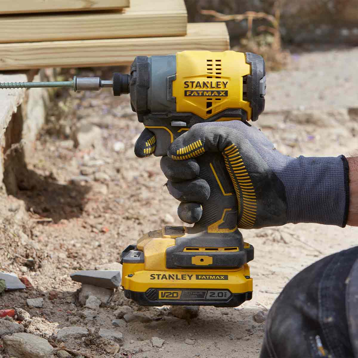Encontraproduto.com.br - Parafusadeira de Impacto Stanley, SBI810D2K, Brushless 1/4 (6,35mm) 20V, Max Íon de Lítio Com Maleta