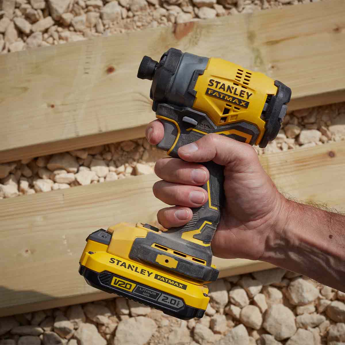 Encontraproduto.com.br - Parafusadeira de Impacto Stanley, SBI810D2K, Brushless 1/4 (6,35mm) 20V, Max Íon de Lítio Com Maleta