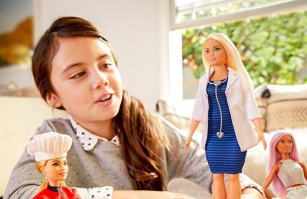 Encontraproduto.com.br - Boneca Barbie Profissões Doutora - Mattel