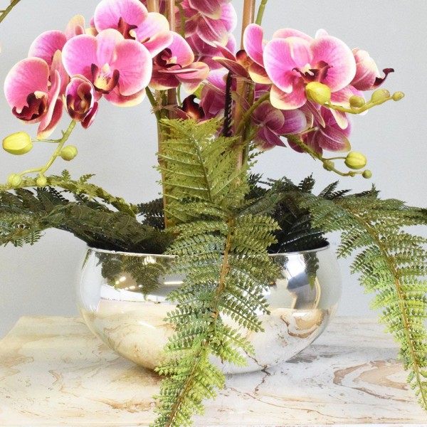 Encontraproduto.com.br - Arranjo Orquídeas e Samambaia Artificial no Vaso Prateado | Formosinha