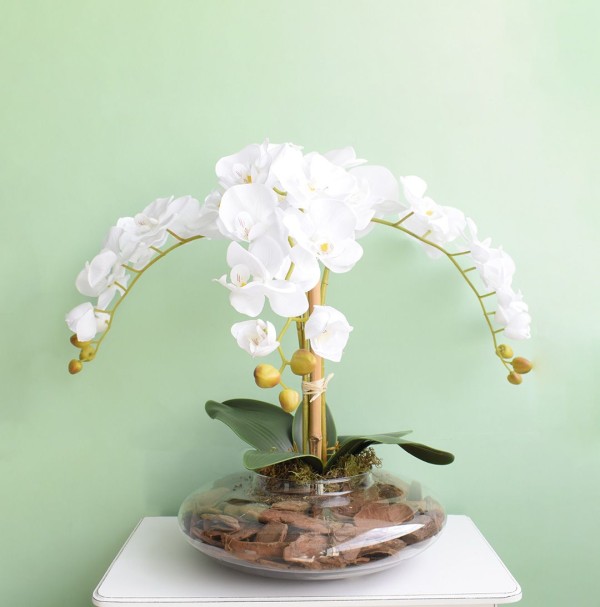 Encontraproduto.com.br - Arranjo com Três Orquídeas Artificiais no Vaso de Vidro | Formosinha