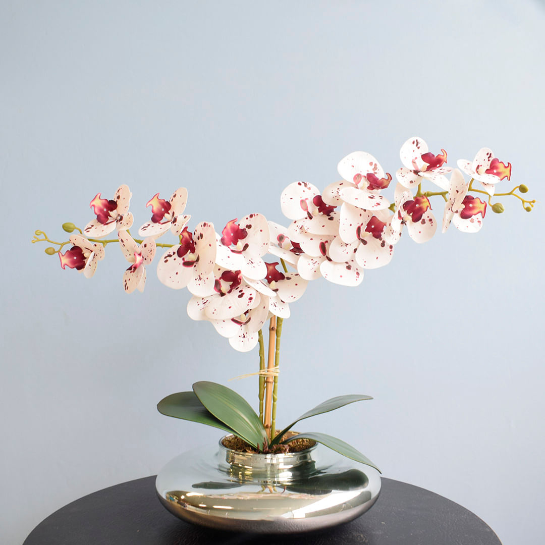 Encontraproduto.com.br - Arranjo com 2 Orquídeas Artificiais Tigre no Vaso Prateado  |formosinha