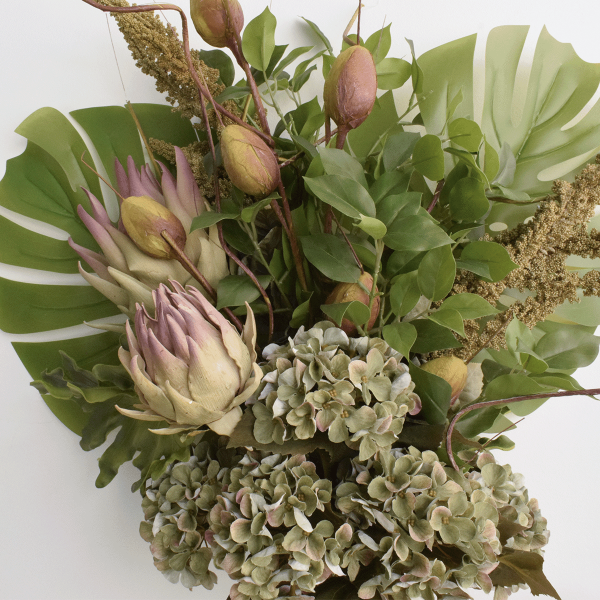 Encontraproduto.com.br - Buquê de Flores Artificiais com Costela de Adão, Protea, Guiambé e Hortências | Beleza Atemporal Formosinha