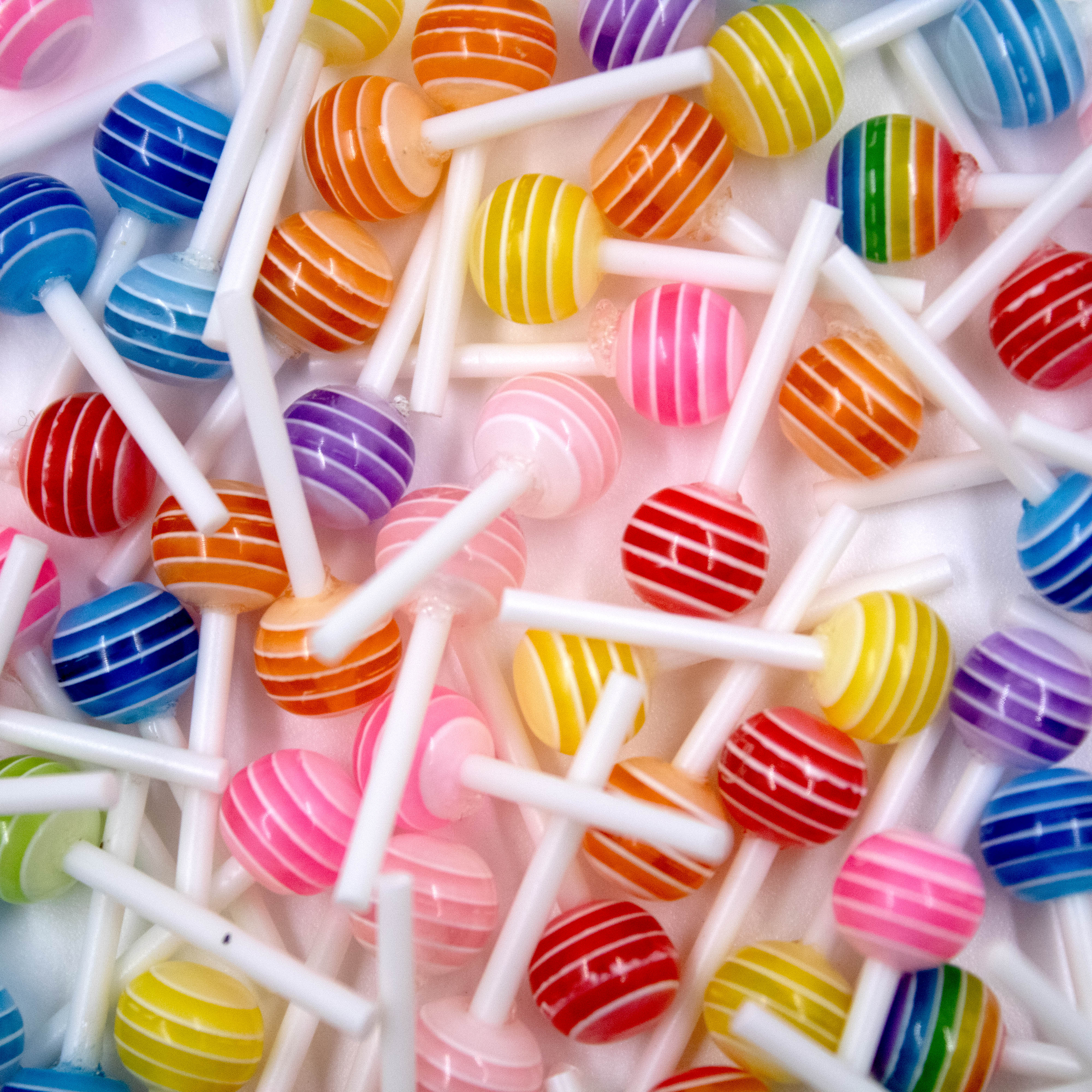 Encontraproduto.com.br - APLIQUE LOLLIPOP 6MM EM RESINA COM 200 PEÇAS