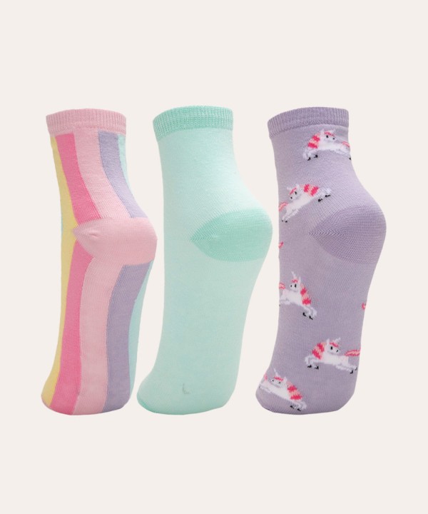 Encontraproduto.com.br - kit 3 pares de meias infantis cano baixo unicórnios multicor