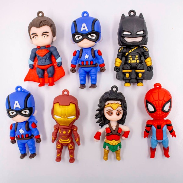 Encontraproduto.com.br - KIT PINGENTE SUPER-HEROIS 70MM EMBORRACHADO COM 12 PEÇAS
