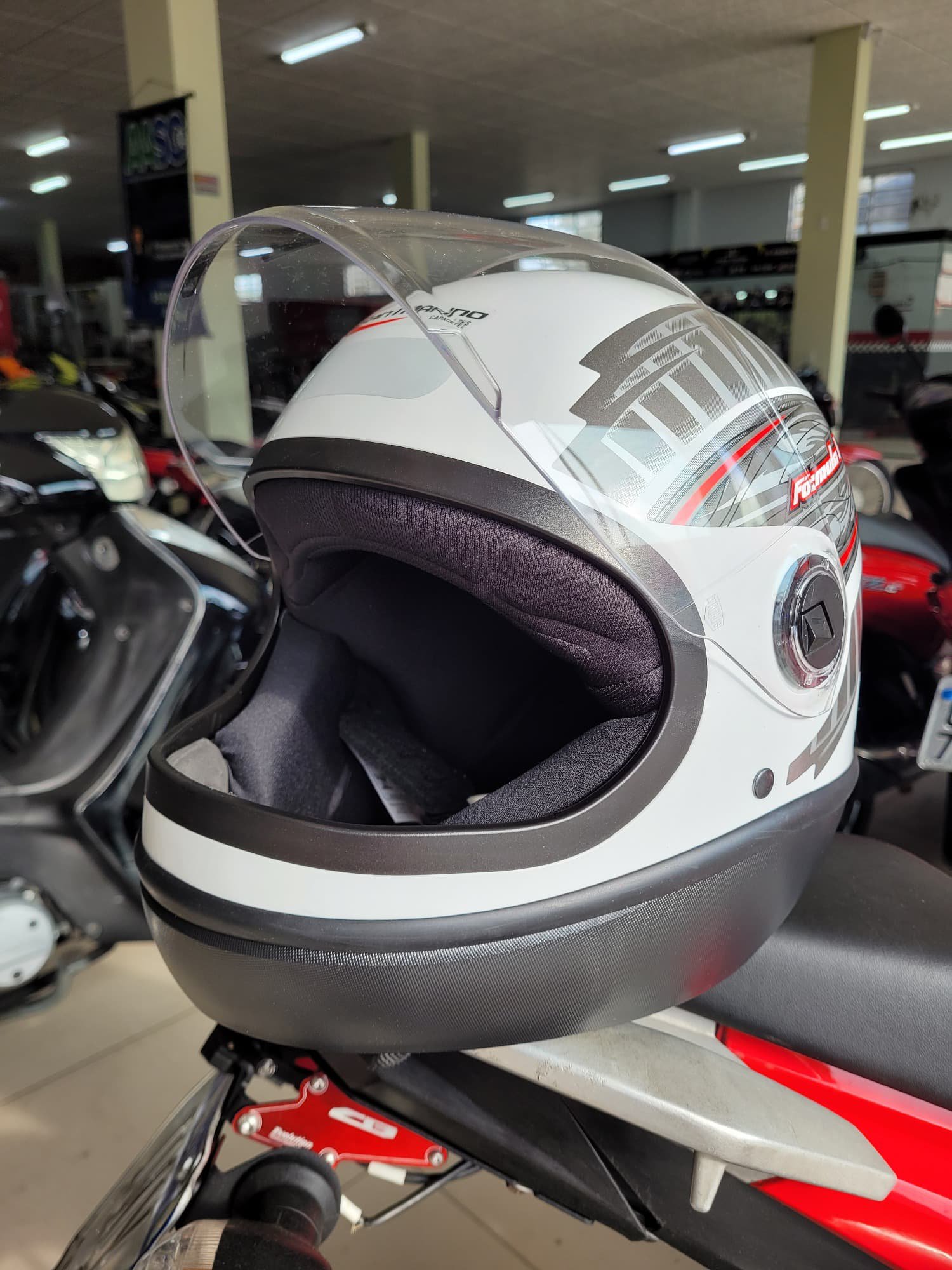 Encontraproduto.com.br - Capacete formula 1 branco 56